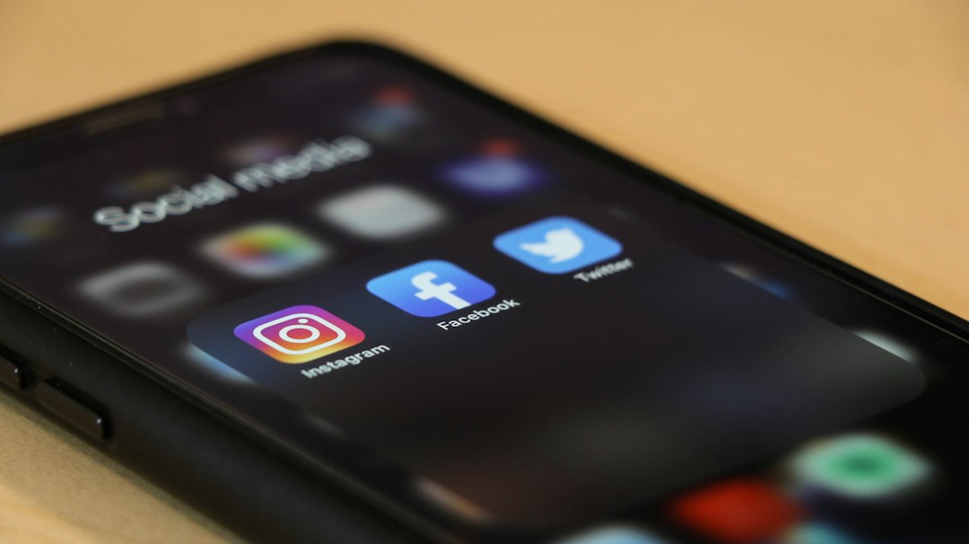 Instagram et Facebook : le design addictif face au DSA