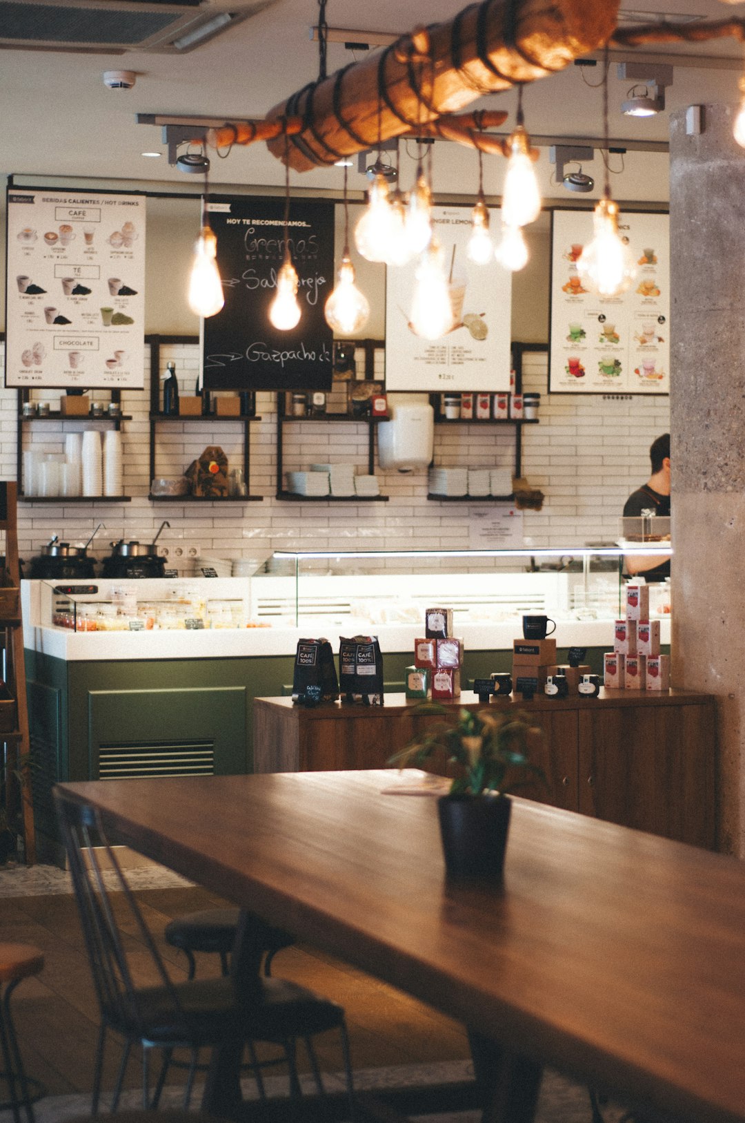 Café exploité dans des locaux soumis à un bail commercial