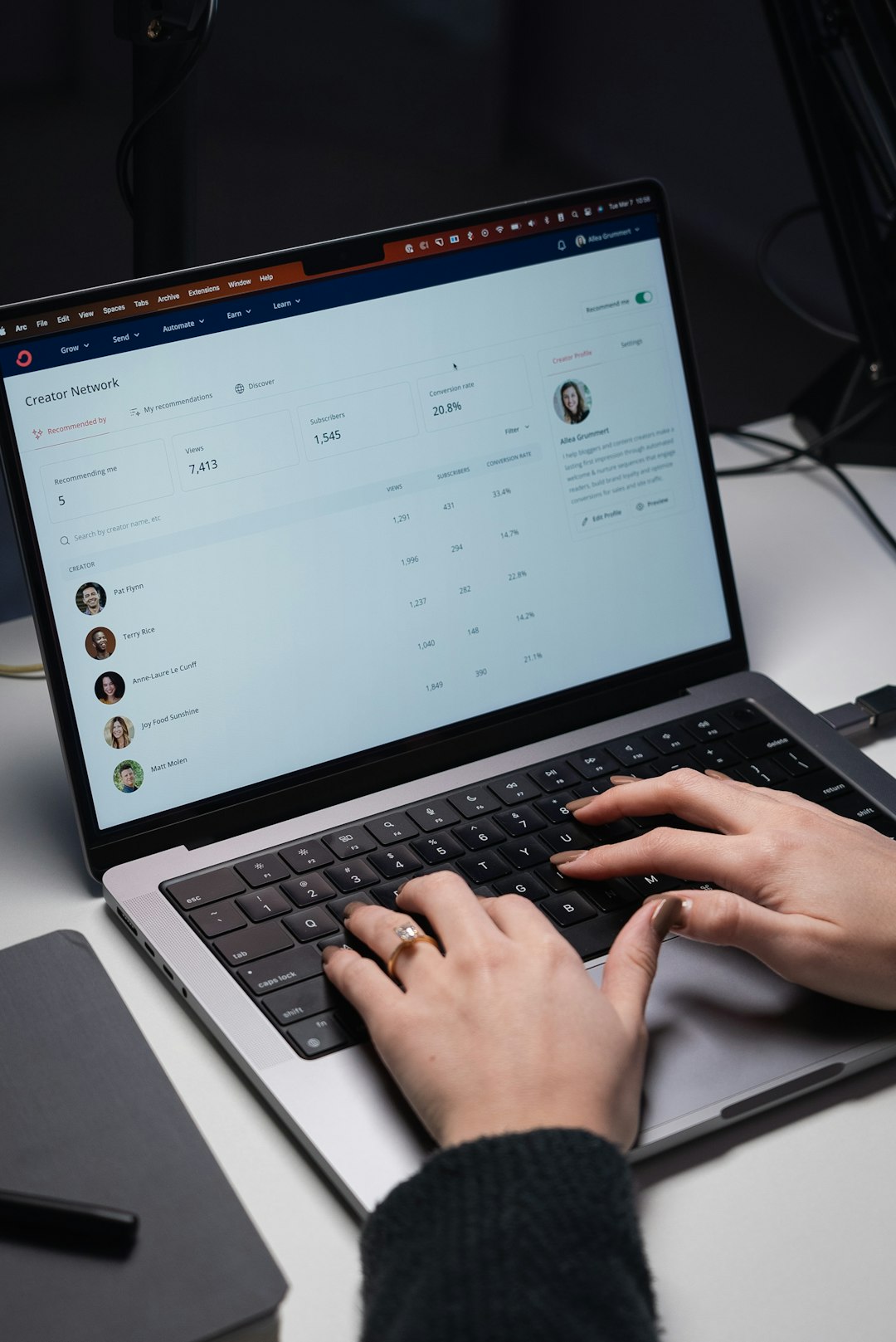 Avocat pour contrat SaaS - tableau de bord et logiciel accessible en ligne